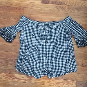 Old Navy. Off the shoulder top. Size Small.